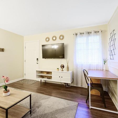 Dapper Digs - King Bed - Long Term Stays - Duke Durham Extérieur photo
