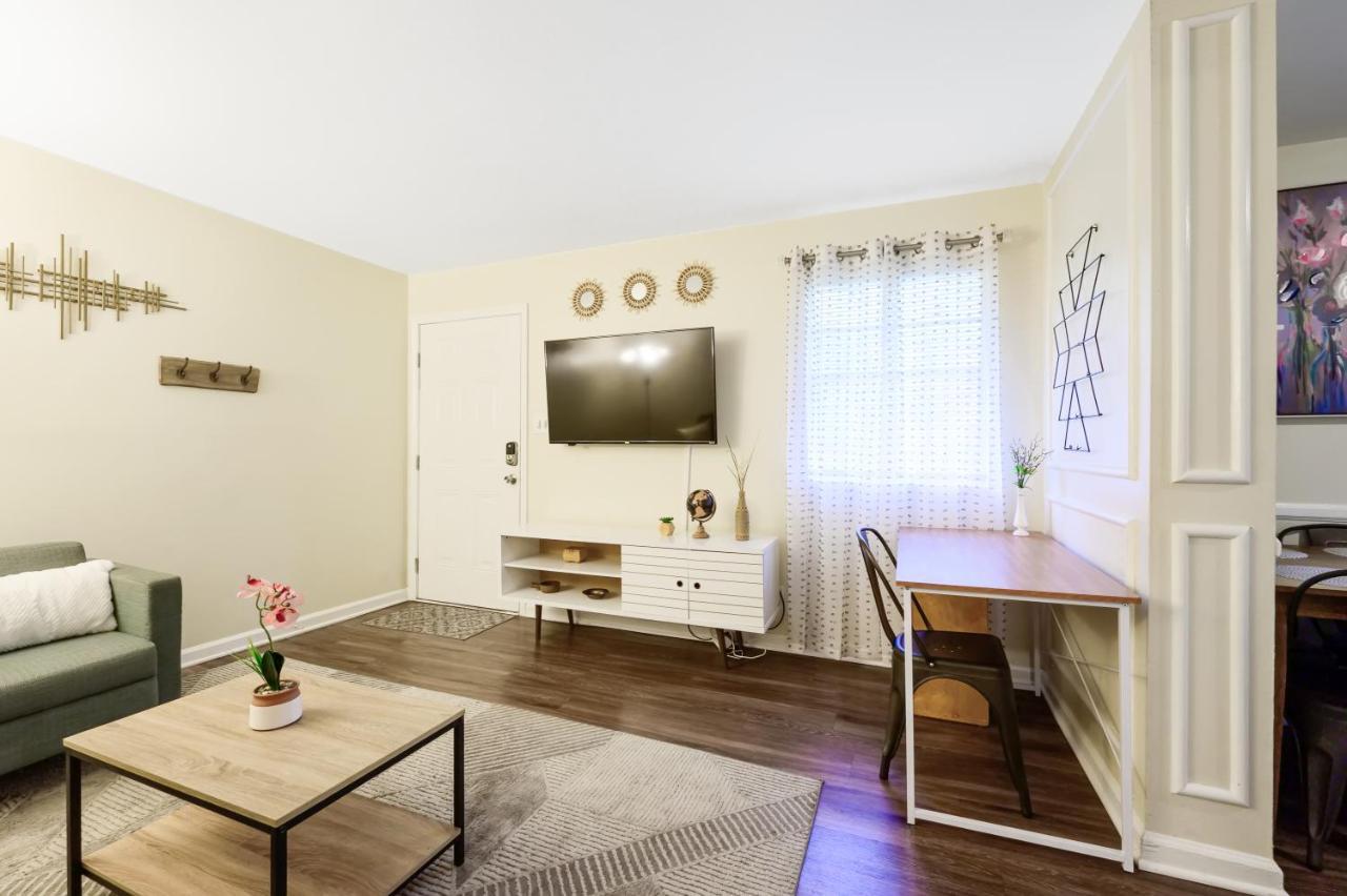 Dapper Digs - King Bed - Long Term Stays - Duke Durham Extérieur photo