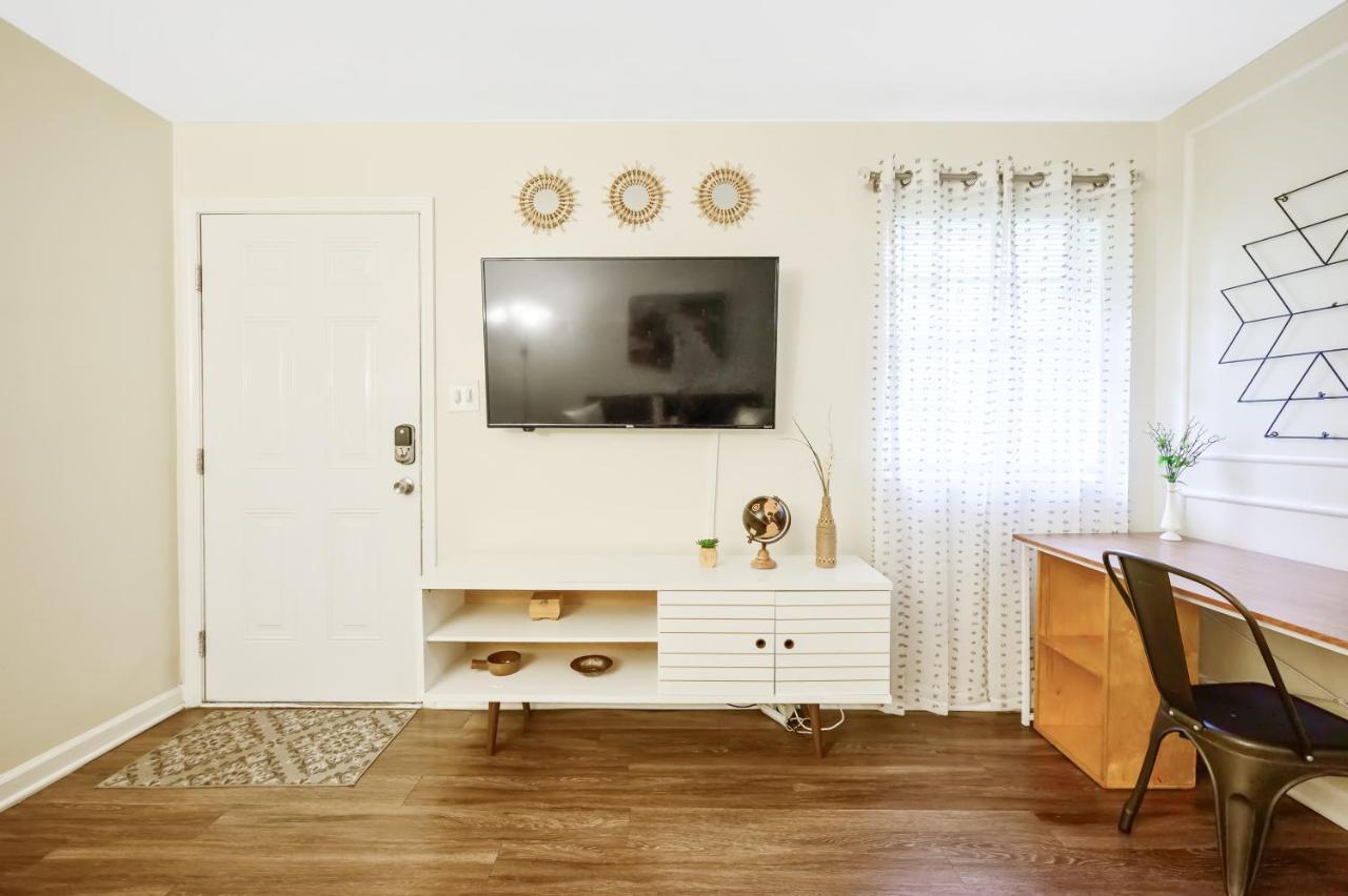 Dapper Digs - King Bed - Long Term Stays - Duke Durham Extérieur photo