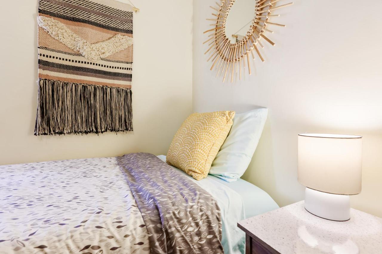 Dapper Digs - King Bed - Long Term Stays - Duke Durham Extérieur photo