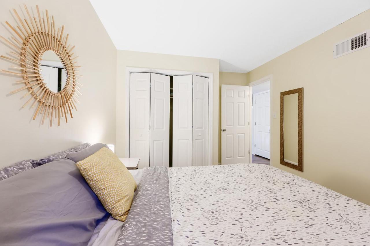 Dapper Digs - King Bed - Long Term Stays - Duke Durham Extérieur photo