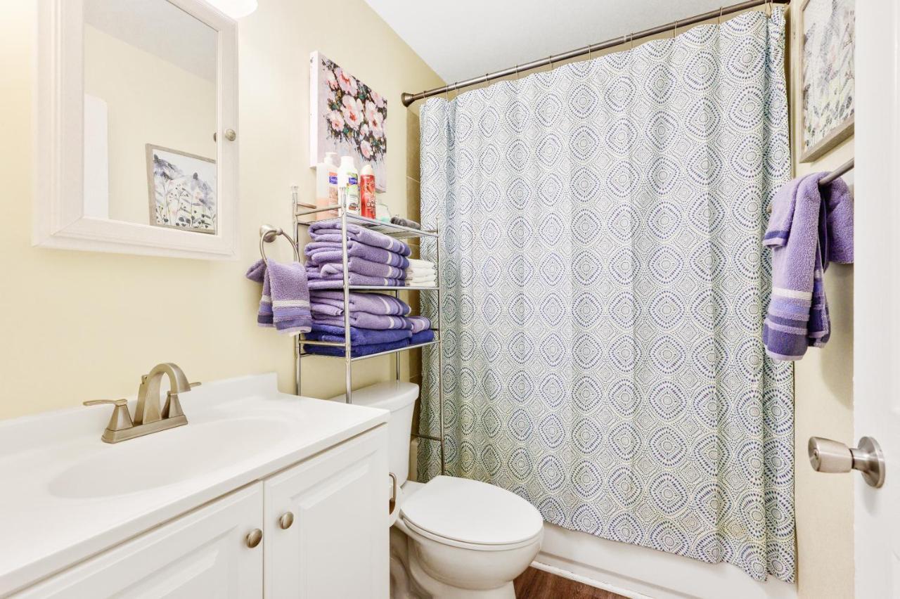 Dapper Digs - King Bed - Long Term Stays - Duke Durham Extérieur photo